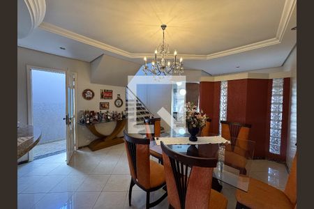 Casa à venda com 370m², 5 quartos e 3 vagas Casa à venda com 370m², 5 quartos e 3 vagasCozinha