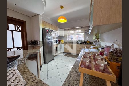 Casa à venda com 370m², 5 quartos e 3 vagas Casa à venda com 370m², 5 quartos e 3 vagasCozinha