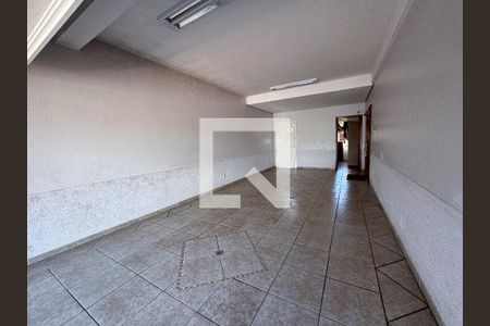 Casa à venda com 370m², 5 quartos e 3 vagas Casa à venda com 370m², 5 quartos e 3 vagasÁrea Externa