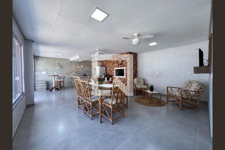 Casa à venda com 370m², 5 quartos e 3 vagas Casa à venda com 370m², 5 quartos e 3 vagasÁrea de lazer