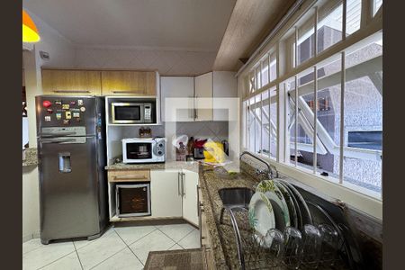 Casa à venda com 370m², 5 quartos e 3 vagas Casa à venda com 370m², 5 quartos e 3 vagasCozinha