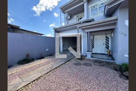 Casa à venda com 370m², 5 quartos e 3 vagas Casa à venda com 370m², 5 quartos e 3 vagasFachada