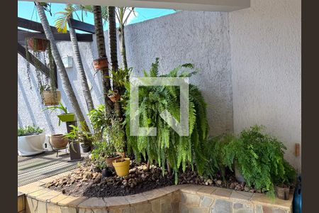 Casa à venda com 370m², 5 quartos e 3 vagas Casa à venda com 370m², 5 quartos e 3 vagasÁrea Externa