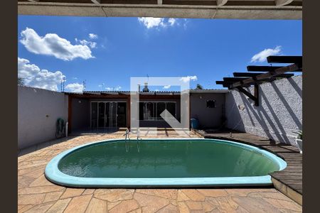 Casa à venda com 370m², 5 quartos e 3 vagas Casa à venda com 370m², 5 quartos e 3 vagasÁrea Externa