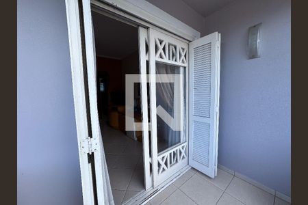 Casa à venda com 370m², 5 quartos e 3 vagas Casa à venda com 370m², 5 quartos e 3 vagasVaranda do Quarto 1