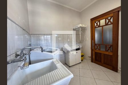 Casa à venda com 370m², 5 quartos e 3 vagas Casa à venda com 370m², 5 quartos e 3 vagasÁrea de Serviço