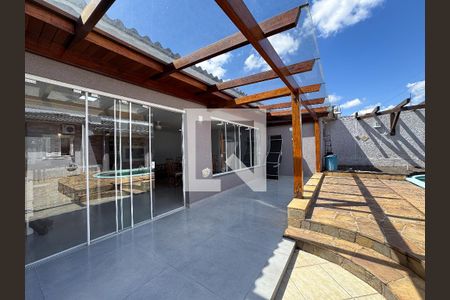 Casa à venda com 370m², 5 quartos e 3 vagas Casa à venda com 370m², 5 quartos e 3 vagasÁrea Externa