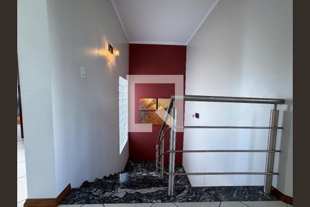 Casa à venda com 370m², 5 quartos e 3 vagas Casa à venda com 370m², 5 quartos e 3 vagasSala