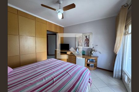 Casa à venda com 370m², 5 quartos e 3 vagas Casa à venda com 370m², 5 quartos e 3 vagasQuarto 1