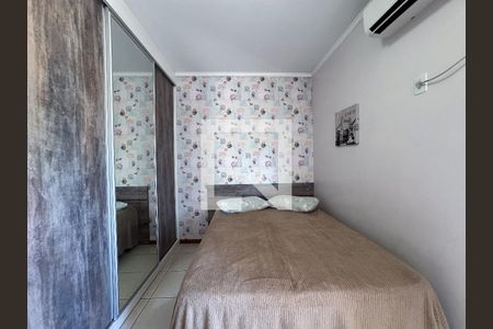 Casa à venda com 370m², 5 quartos e 3 vagas Casa à venda com 370m², 5 quartos e 3 vagasQuarto 3