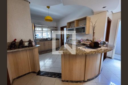 Casa à venda com 370m², 5 quartos e 3 vagas Casa à venda com 370m², 5 quartos e 3 vagasCozinha