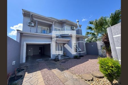 Casa à venda com 370m², 5 quartos e 3 vagas Casa à venda com 370m², 5 quartos e 3 vagasFachada