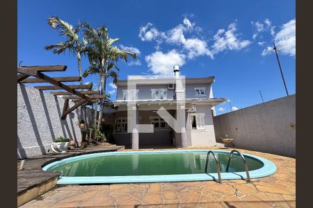 Casa à venda com 370m², 5 quartos e 3 vagas Casa à venda com 370m², 5 quartos e 3 vagasÁrea Externa