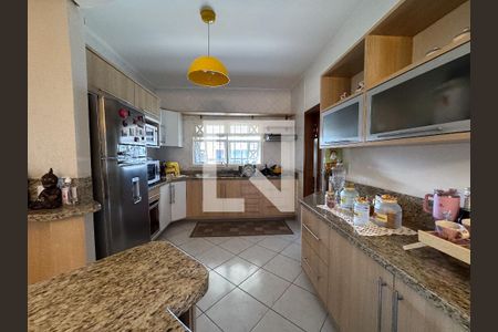 Casa à venda com 370m², 5 quartos e 3 vagas Casa à venda com 370m², 5 quartos e 3 vagasCozinha