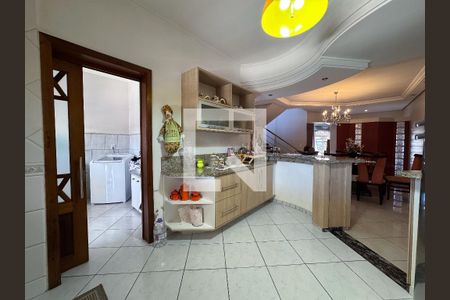 Casa à venda com 370m², 5 quartos e 3 vagas Casa à venda com 370m², 5 quartos e 3 vagasCozinha