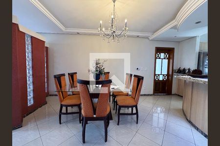 Casa à venda com 370m², 5 quartos e 3 vagas Casa à venda com 370m², 5 quartos e 3 vagasCozinha