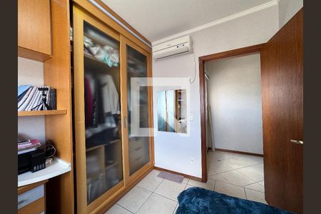 Casa à venda com 370m², 5 quartos e 3 vagas Casa à venda com 370m², 5 quartos e 3 vagasQuarto 2