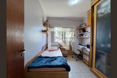 Casa à venda com 370m², 5 quartos e 3 vagas Casa à venda com 370m², 5 quartos e 3 vagasQuarto 2