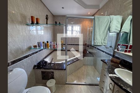 Casa à venda com 370m², 5 quartos e 3 vagas Casa à venda com 370m², 5 quartos e 3 vagasBanheiro Quarto 1