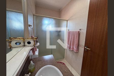 Casa à venda com 370m², 5 quartos e 3 vagas Casa à venda com 370m², 5 quartos e 3 vagasBanheiro Social 1