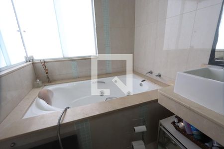 Casa à venda com 260m², 3 quartos e 6 vagasBanheiro da Suíte Master