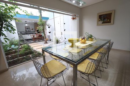 Casa à venda com 260m², 3 quartos e 6 vagasCopa