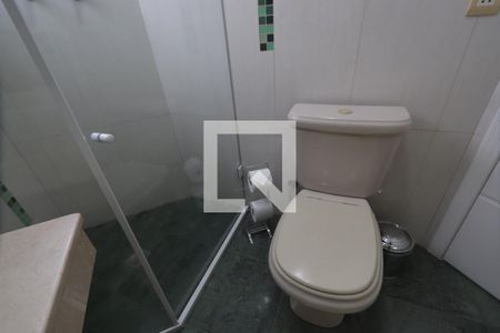 Casa à venda com 260m², 3 quartos e 6 vagasBanheiro da Suíte 2