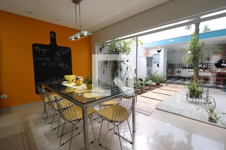 Casa à venda com 260m², 3 quartos e 6 vagasCopa