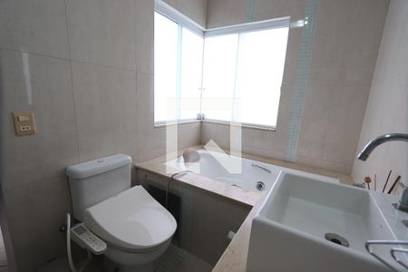 Casa à venda com 260m², 3 quartos e 6 vagasBanheiro da Suíte Master