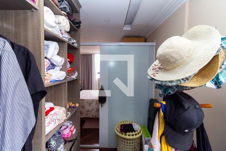 Apartamento à venda com 74m², 2 quartos e 1 vaga Apartamento à venda com 74m², 2 quartos e 1 vagaCloset do Quarto 2