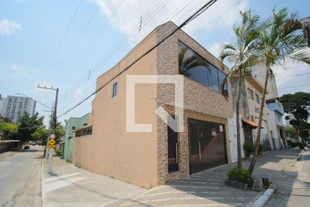 Casa à venda com 120m², 2 quartos e 2 vagasFachada