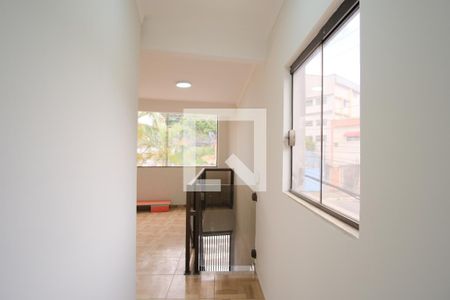 Casa à venda com 120m², 2 quartos e 2 vagasEscada