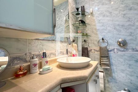 Apartamento à venda com 280m², 4 quartos e 4 vagasBanheiro Social