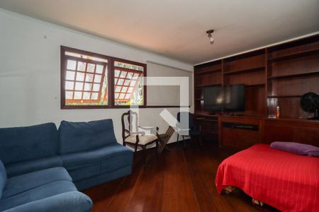 Casa à venda com 350m², 5 quartos e 4 vagas Casa à venda com 350m², 5 quartos e 4 vagasEscritório