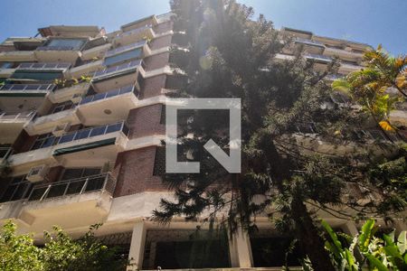 Apartamento à venda com 86m², 1 quarto e 2 vagas Apartamento à venda com 86m², 1 quarto e 2 vagasFachada
