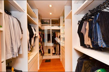 Apartamento à venda com 314m², 3 quartos e 3 vagas Apartamento à venda com 314m², 3 quartos e 3 vagasSuite/ closet