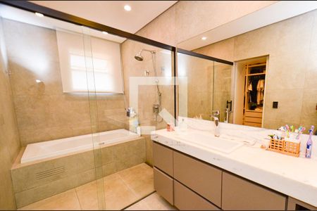 Apartamento à venda com 314m², 3 quartos e 3 vagas Apartamento à venda com 314m², 3 quartos e 3 vagasBanheiro suite