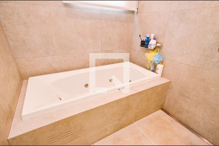 Apartamento à venda com 314m², 3 quartos e 3 vagas Apartamento à venda com 314m², 3 quartos e 3 vagasBanheiro suite