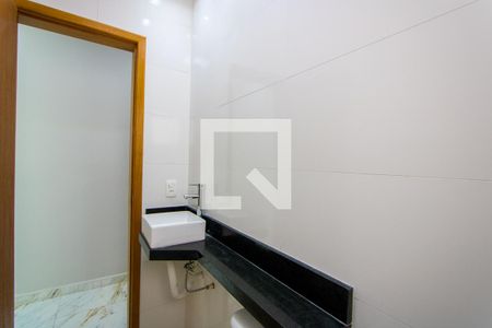 Casa à venda com 83m², 3 quartos e 4 vagas Casa à venda com 83m², 3 quartos e 4 vagasBanheiro social