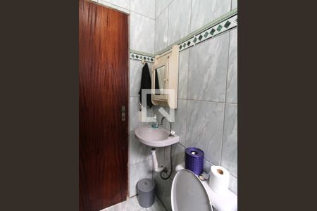 Casa à venda com 200m², 2 quartos e 5 vagasBanheiro de serviço