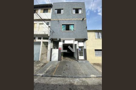 Casa à venda com 200m², 2 quartos e 5 vagasFachada com plaquinha