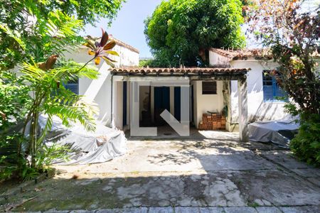 Casa à venda com 750m², 4 quartos e 5 vagas Casa à venda com 750m², 4 quartos e 5 vagasVaranda/jardim