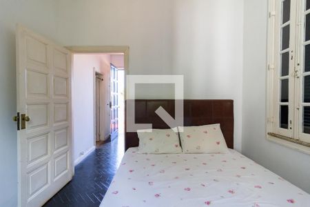 Casa à venda com 750m², 4 quartos e 5 vagas Casa à venda com 750m², 4 quartos e 5 vagasQuarto 1