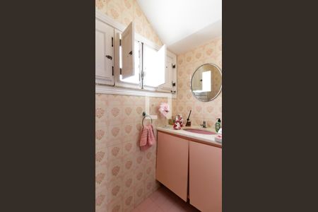 Casa à venda com 750m², 4 quartos e 5 vagas Casa à venda com 750m², 4 quartos e 5 vagasLavabo