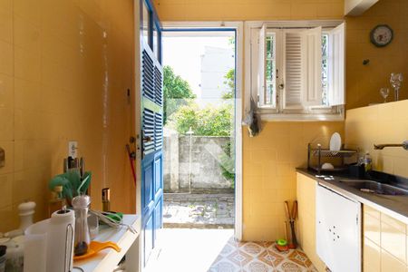 Casa à venda com 750m², 4 quartos e 5 vagas Casa à venda com 750m², 4 quartos e 5 vagasCozinha