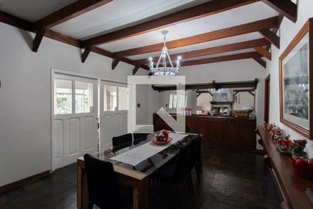 Casa à venda com 500m², 5 quartos e 3 vagas Casa à venda com 500m², 5 quartos e 3 vagasSala de Jantar