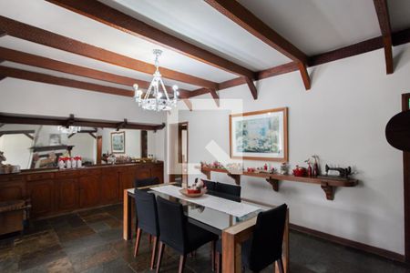 Casa à venda com 500m², 5 quartos e 3 vagas Casa à venda com 500m², 5 quartos e 3 vagasSala de Jantar