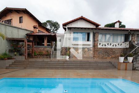 Casa à venda com 500m², 5 quartos e 3 vagas Casa à venda com 500m², 5 quartos e 3 vagasPiscina