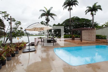 Casa à venda com 500m², 5 quartos e 3 vagas Casa à venda com 500m², 5 quartos e 3 vagasPiscina