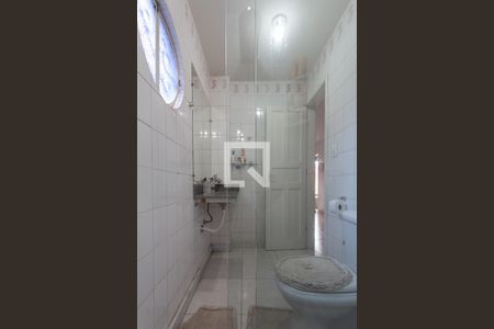 Casa à venda com 500m², 5 quartos e 3 vagas Casa à venda com 500m², 5 quartos e 3 vagasCasa 2 - Banheiro da Suíte